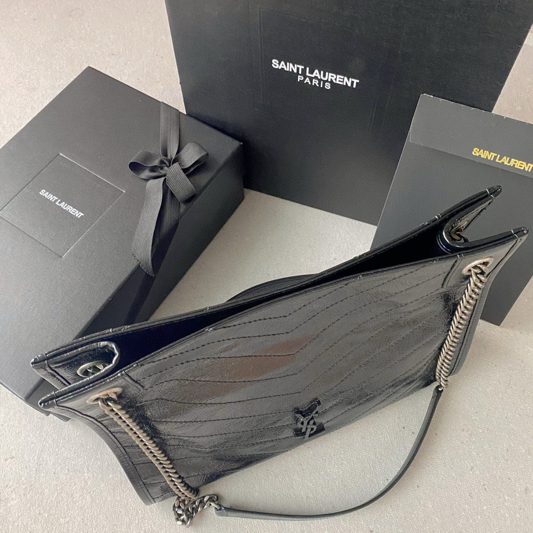 Schwarze Tasche