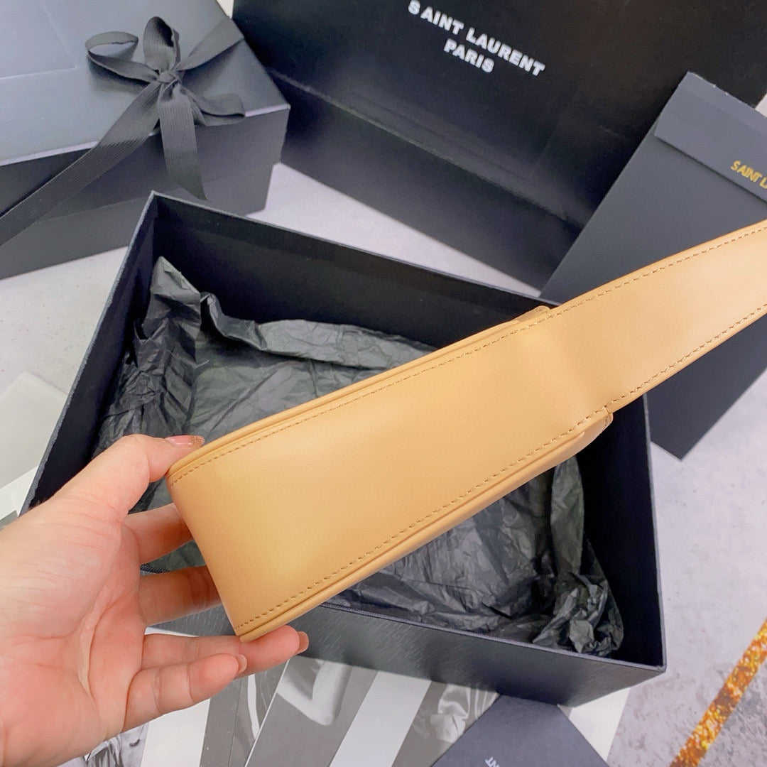 Braune und hellorange Tasche