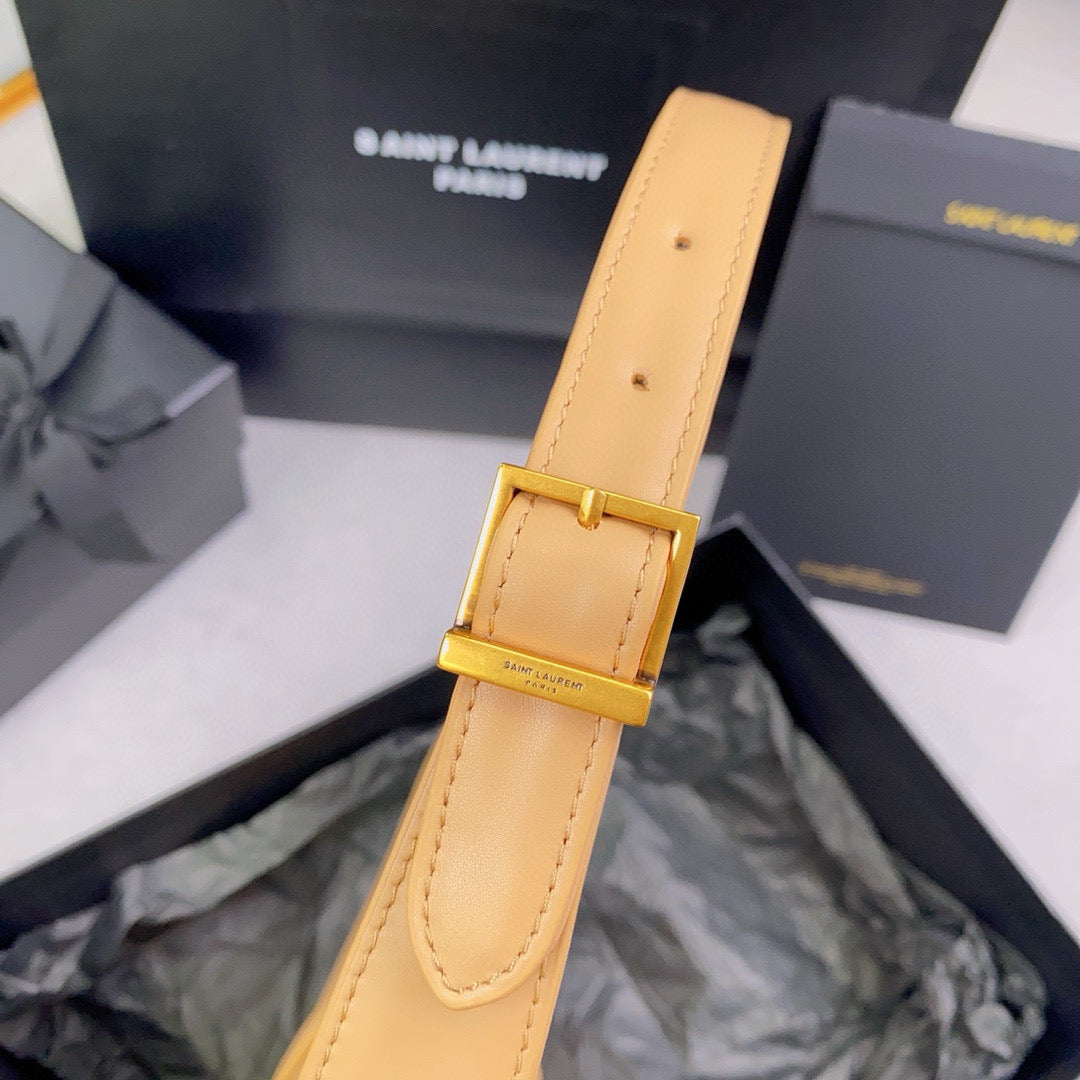 Braune und hellorange Tasche