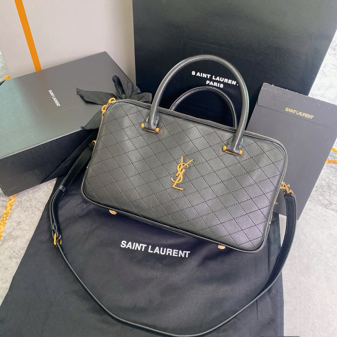 Schwarze Tasche