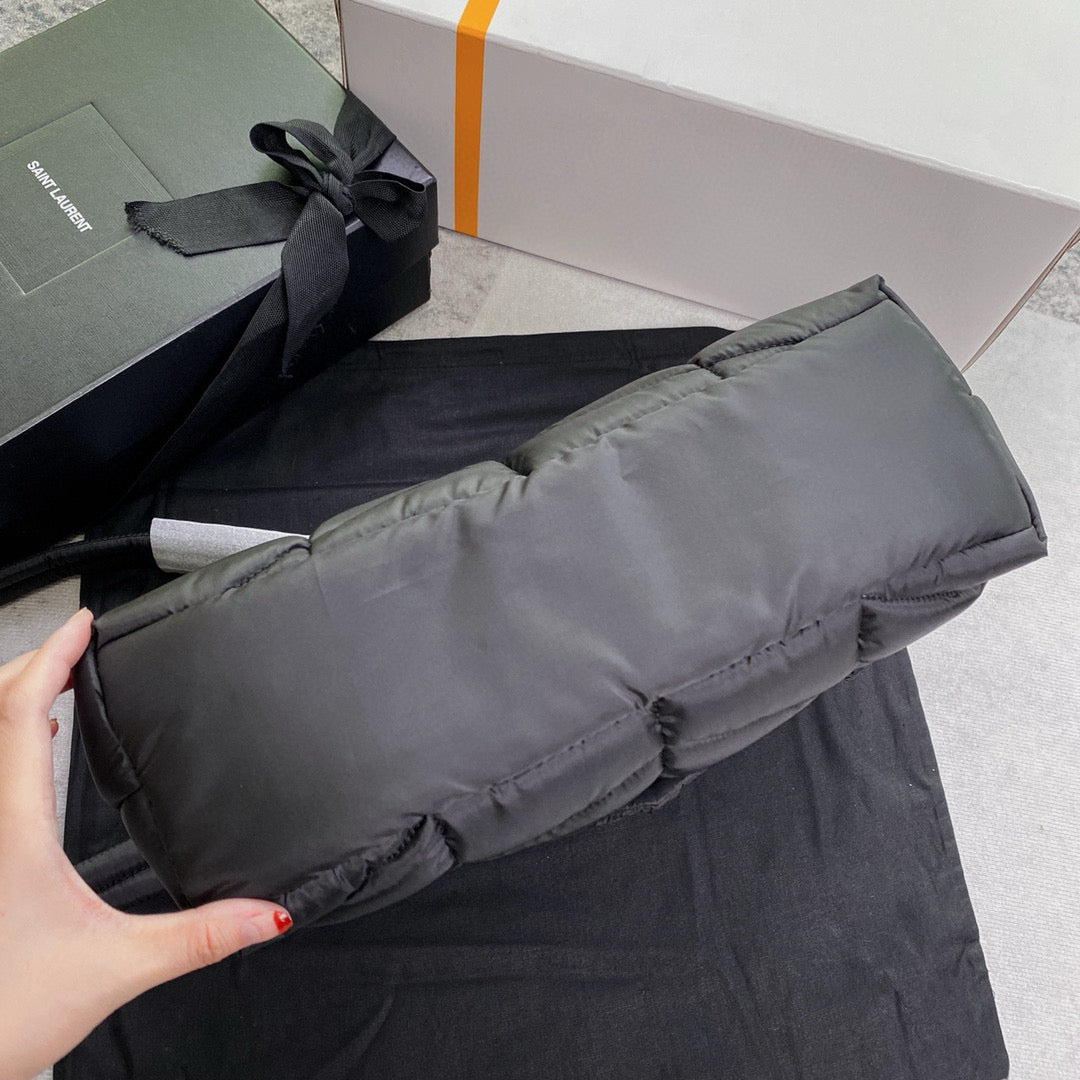 Schwarze Tasche