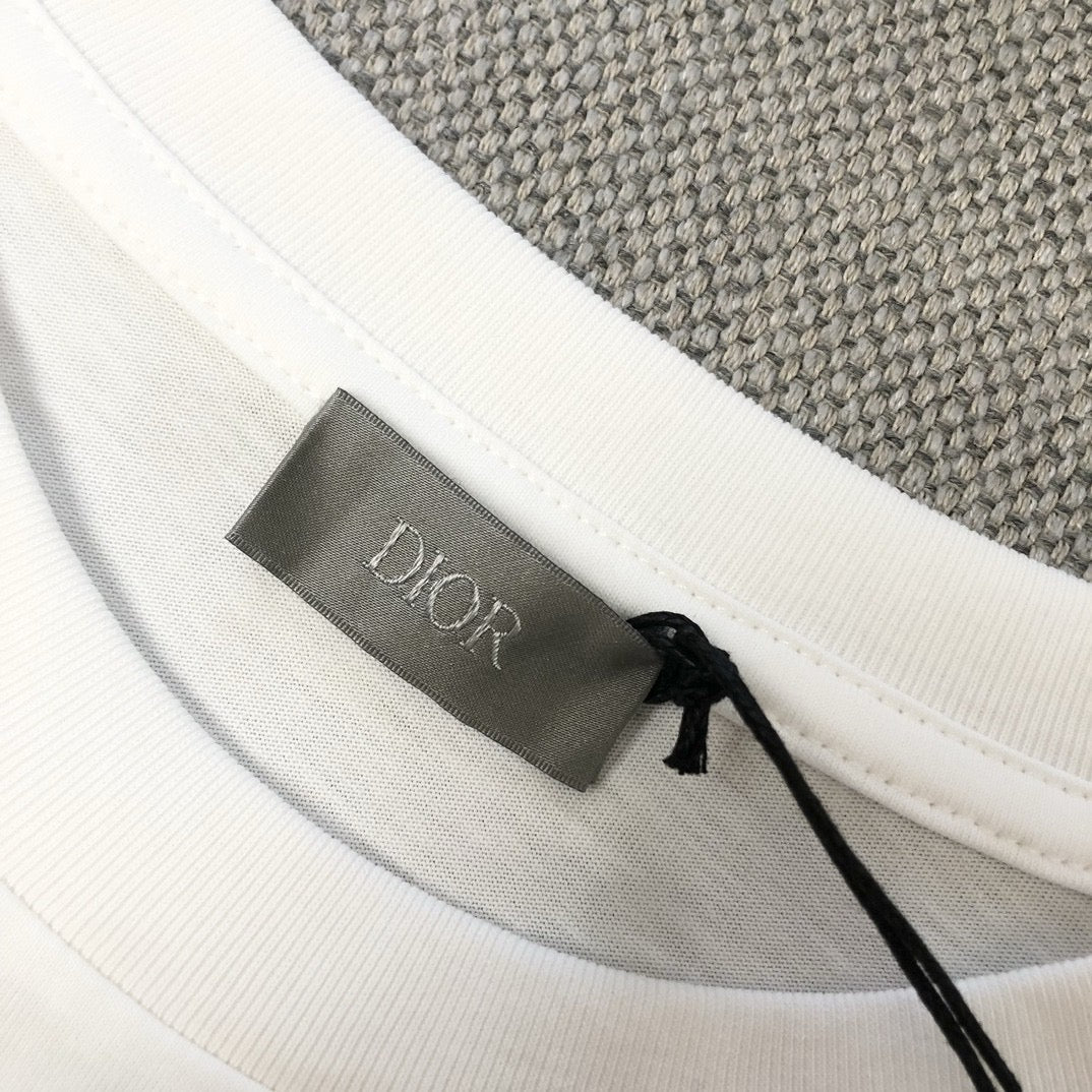 White and Black T-shirt - FashionHype.xyz