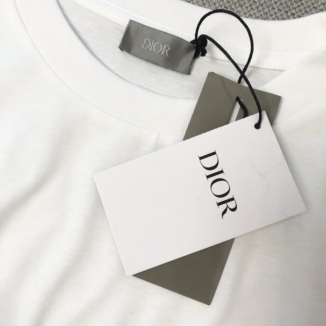 White and Black T-shirt - FashionHype.xyz