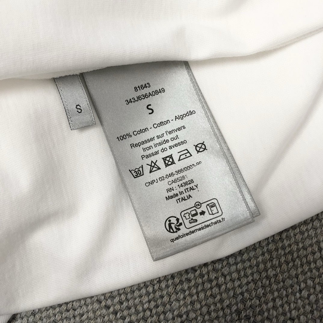 White and Black T-shirt - FashionHype.xyz
