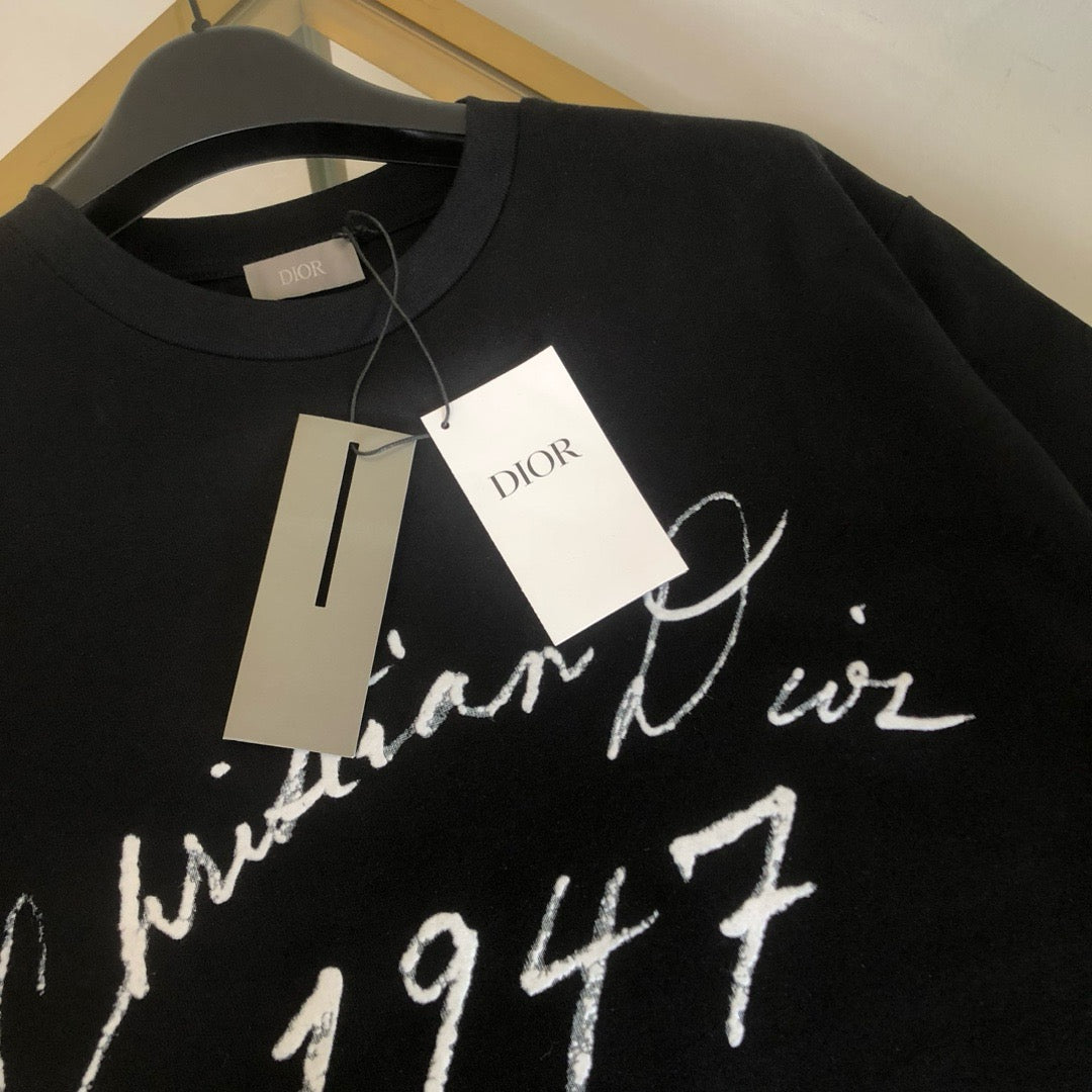 White and Black T-shirt - FashionHype.xyz