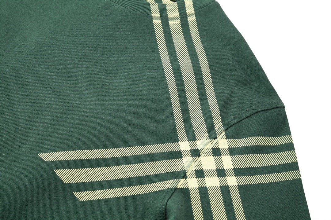 Black,White and Green T-shirt - FashionHype.xyz