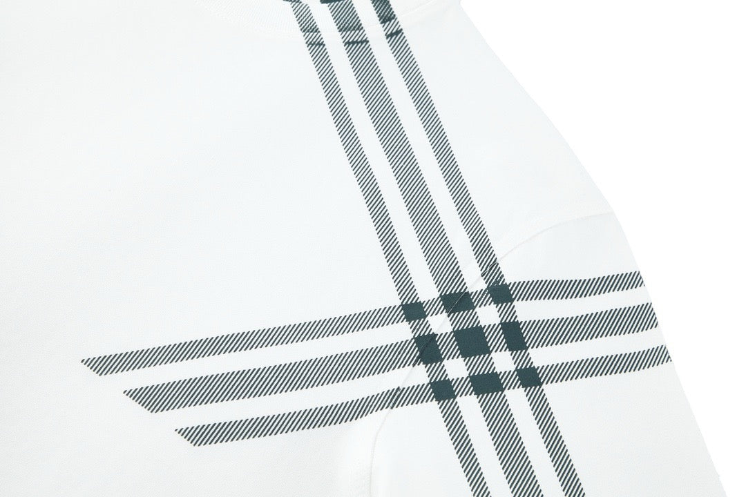 Black,White and Green T-shirt - FashionHype.xyz