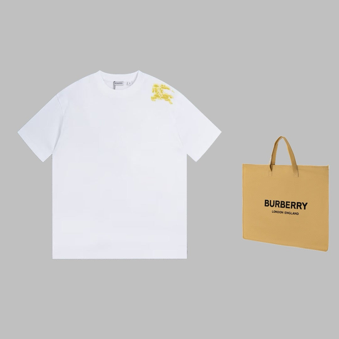 Schwarz-weißes T-Shirt