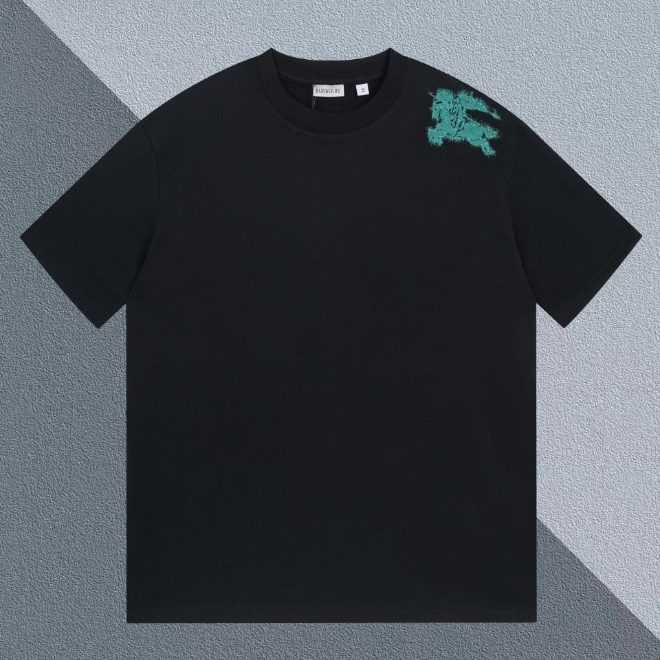 Schwarz-weißes T-Shirt