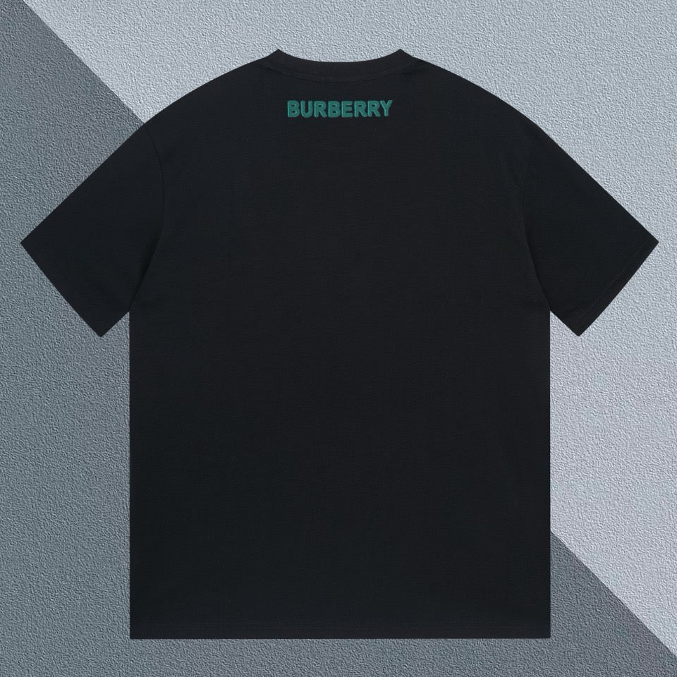Schwarz-weißes T-Shirt