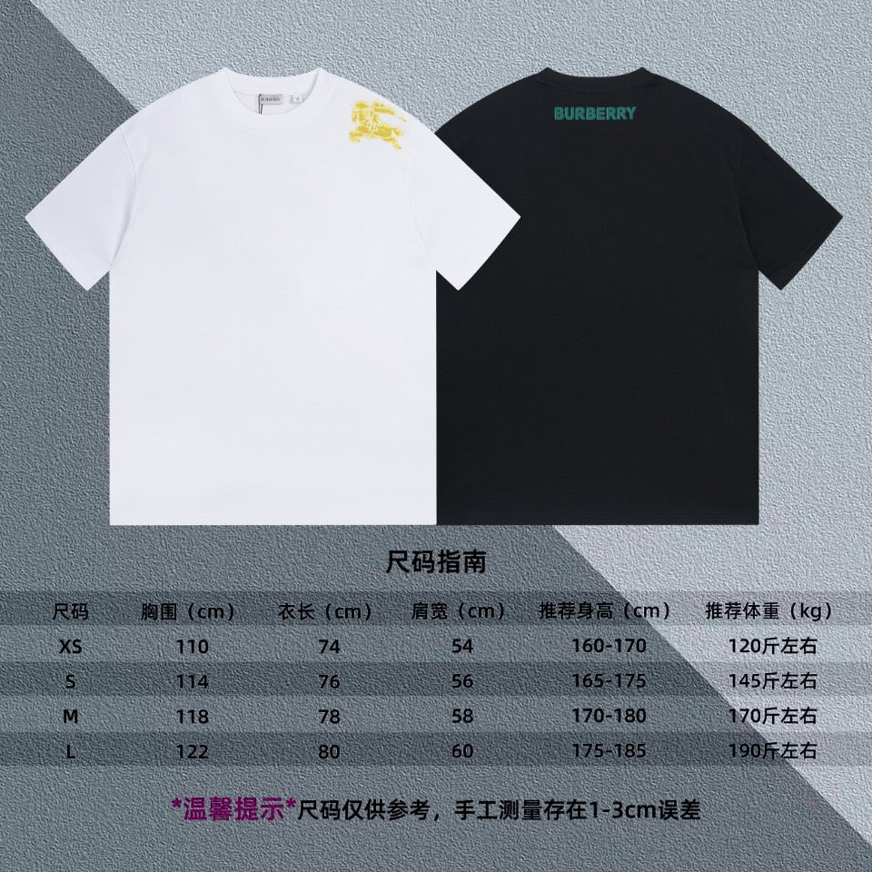 Schwarz-weißes T-Shirt