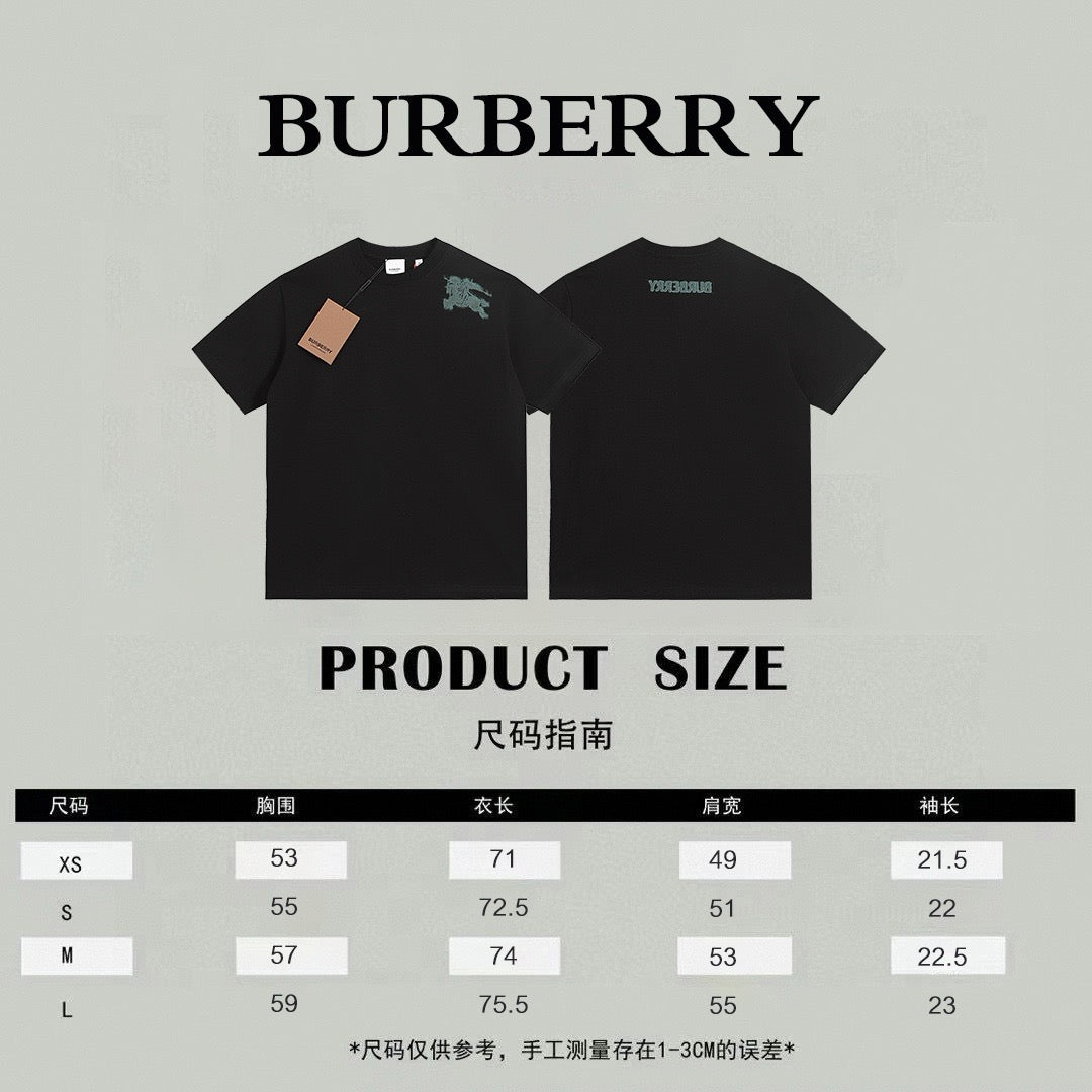 Schwarz-weißes T-Shirt