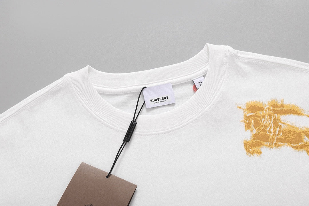 Schwarz-weißes T-Shirt