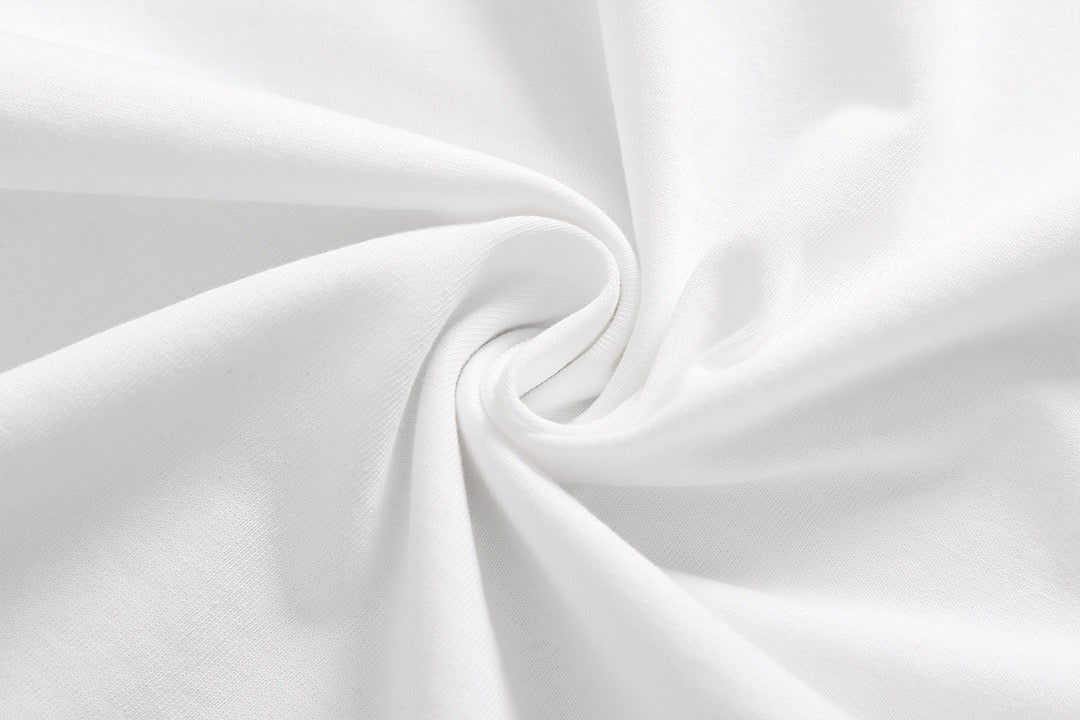 Schwarz-weißes T-Shirt