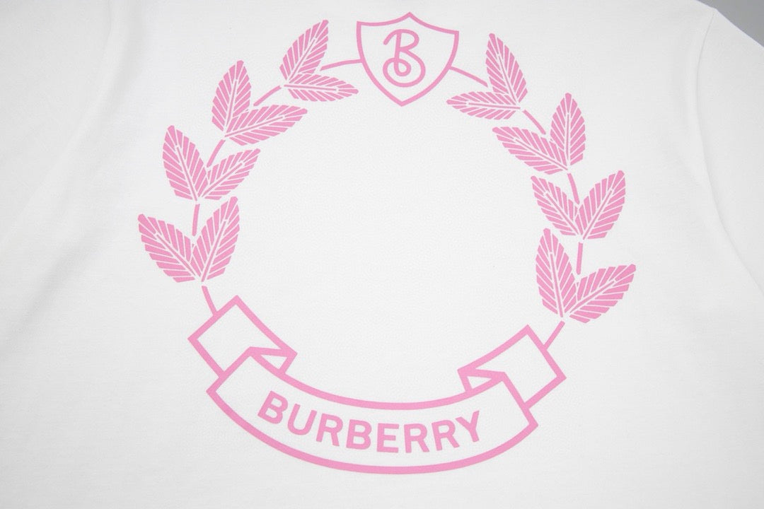 Schwarz-weißes T-Shirt