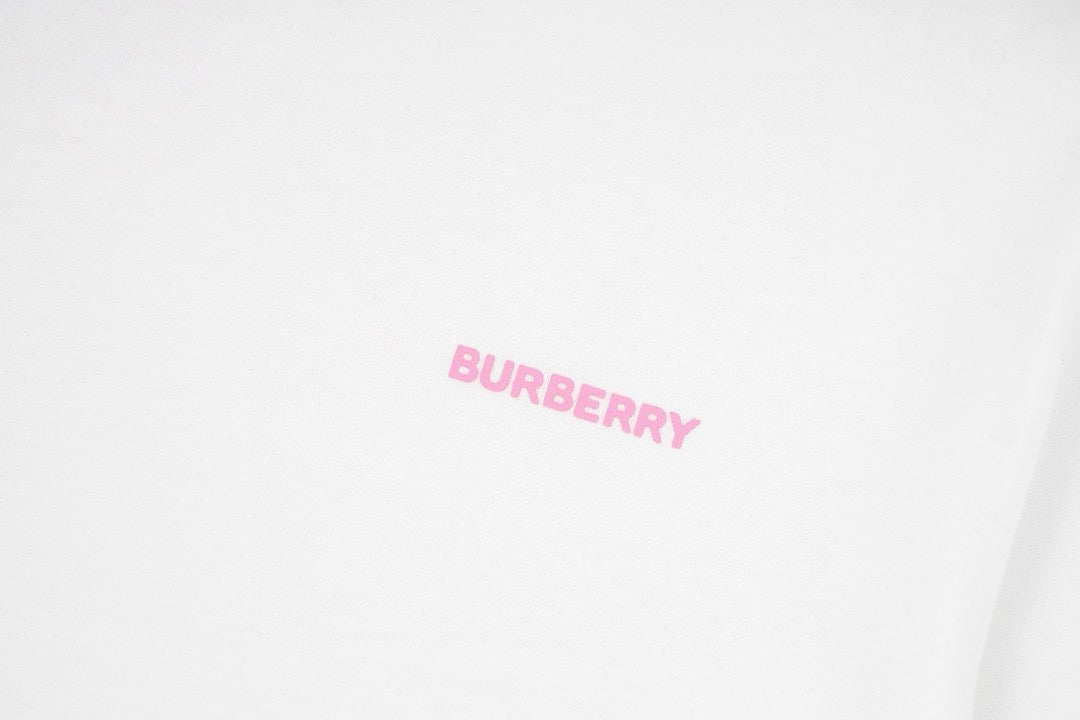 Schwarz-weißes T-Shirt