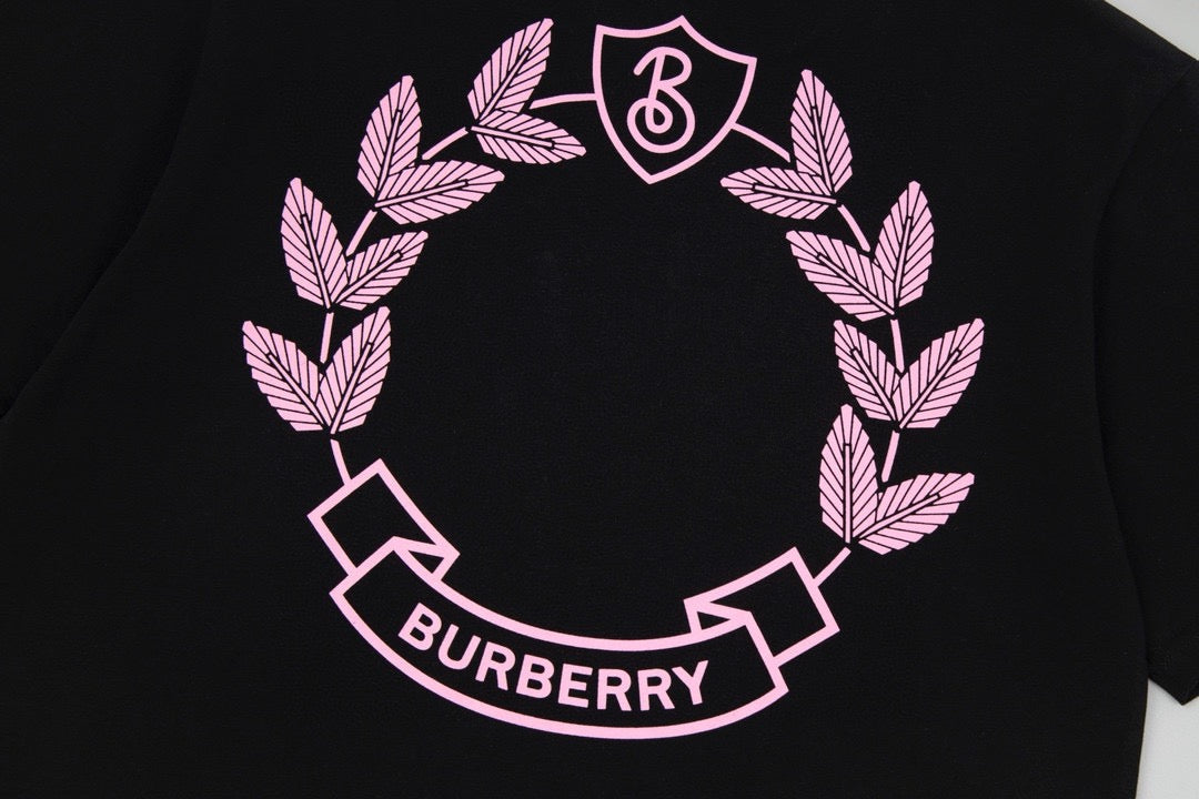 Schwarz-weißes T-Shirt