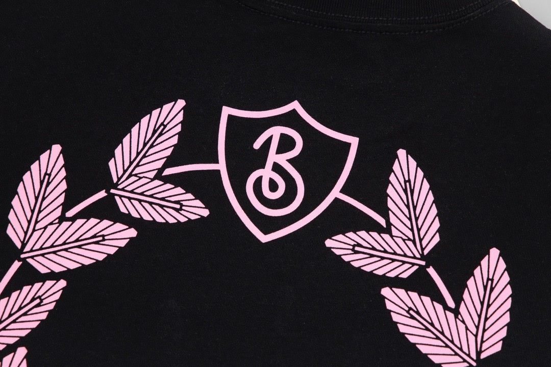 Schwarz-weißes T-Shirt