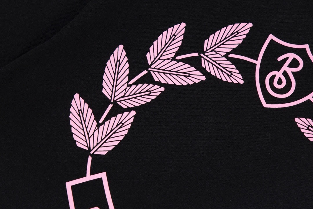 Schwarz-weißes T-Shirt