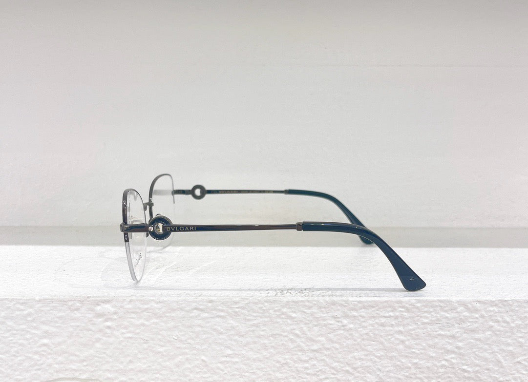 Braune, rosa, schwarze und weiße Sonnenbrille
