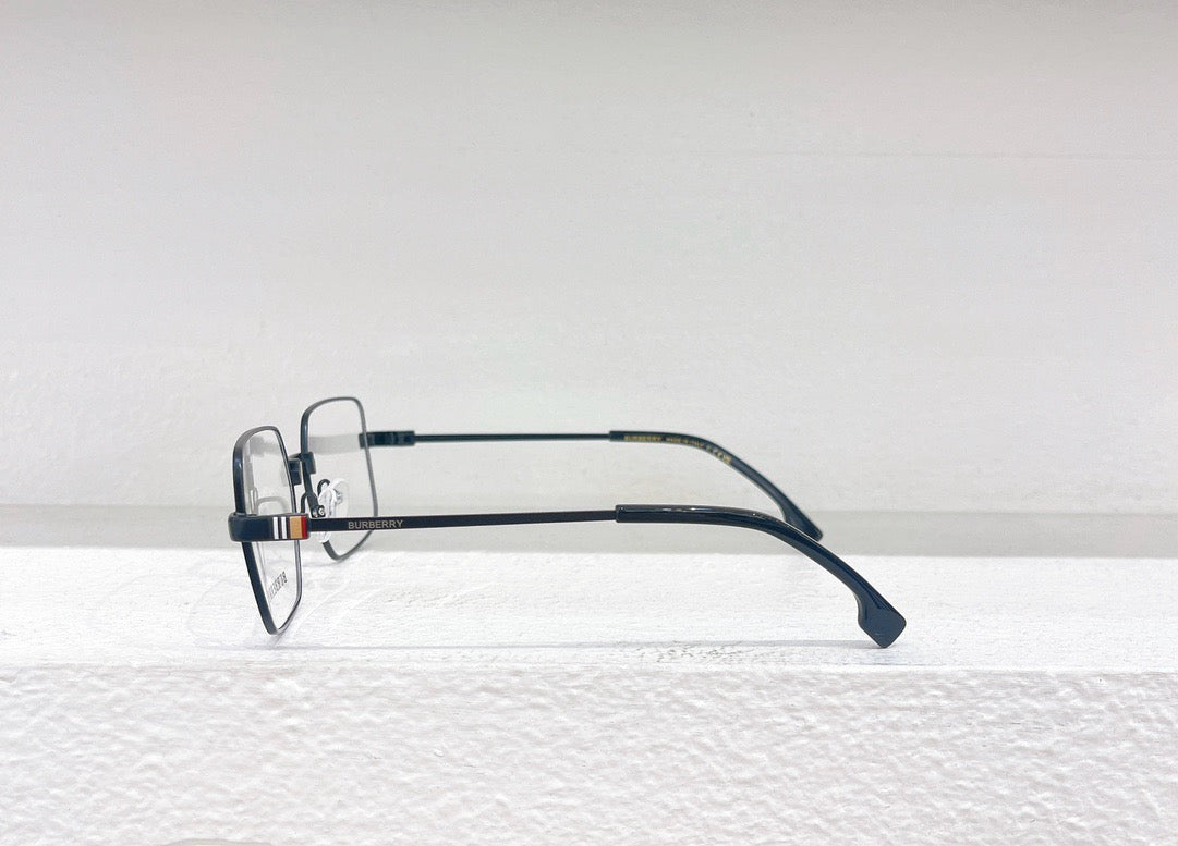 Sonnenbrille in Schwarz, Himmelblau und Khaki