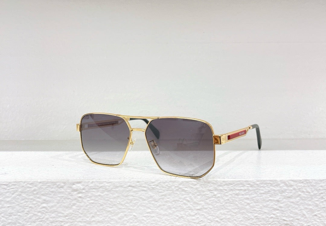 نظارة شمسية باللون الأسود والبني والأزرق