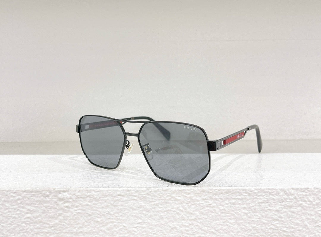 Schwarze, braune und blaue Sonnenbrille