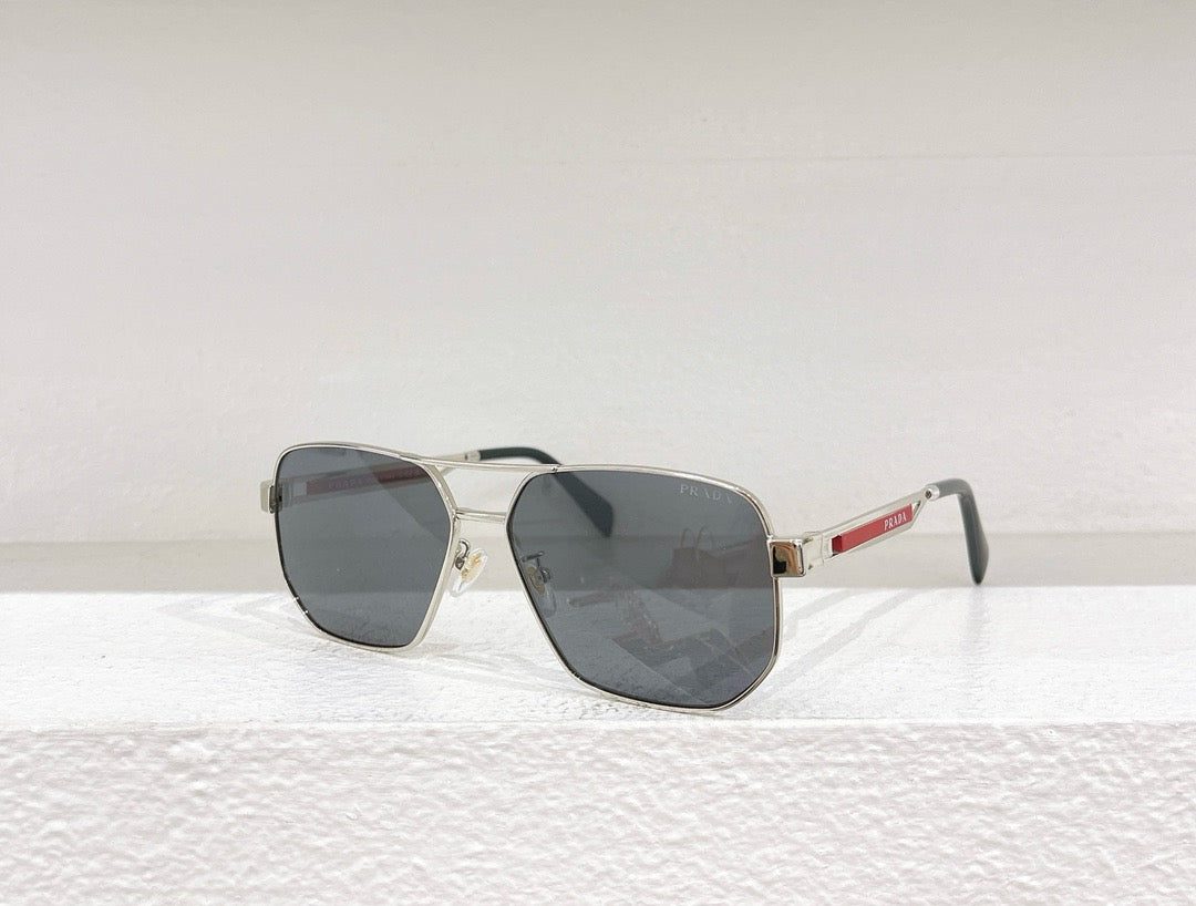 Schwarze, braune und blaue Sonnenbrille