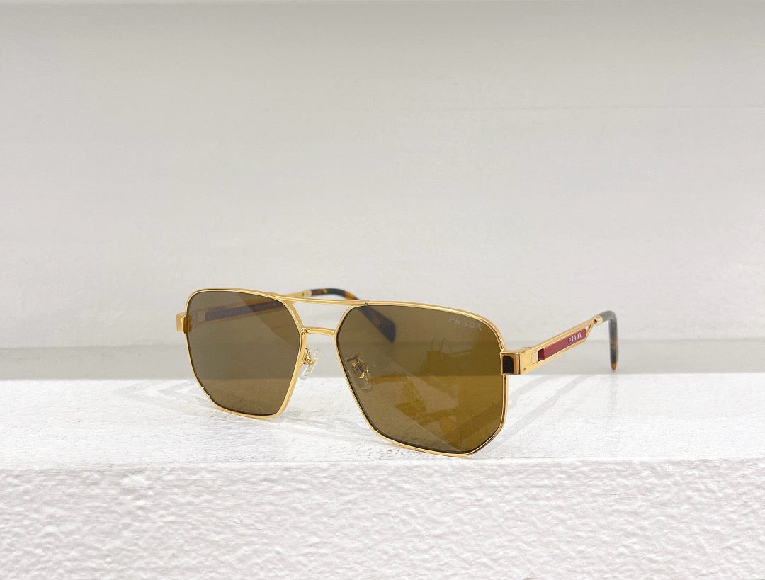 نظارة شمسية باللون الأسود والبني والأزرق