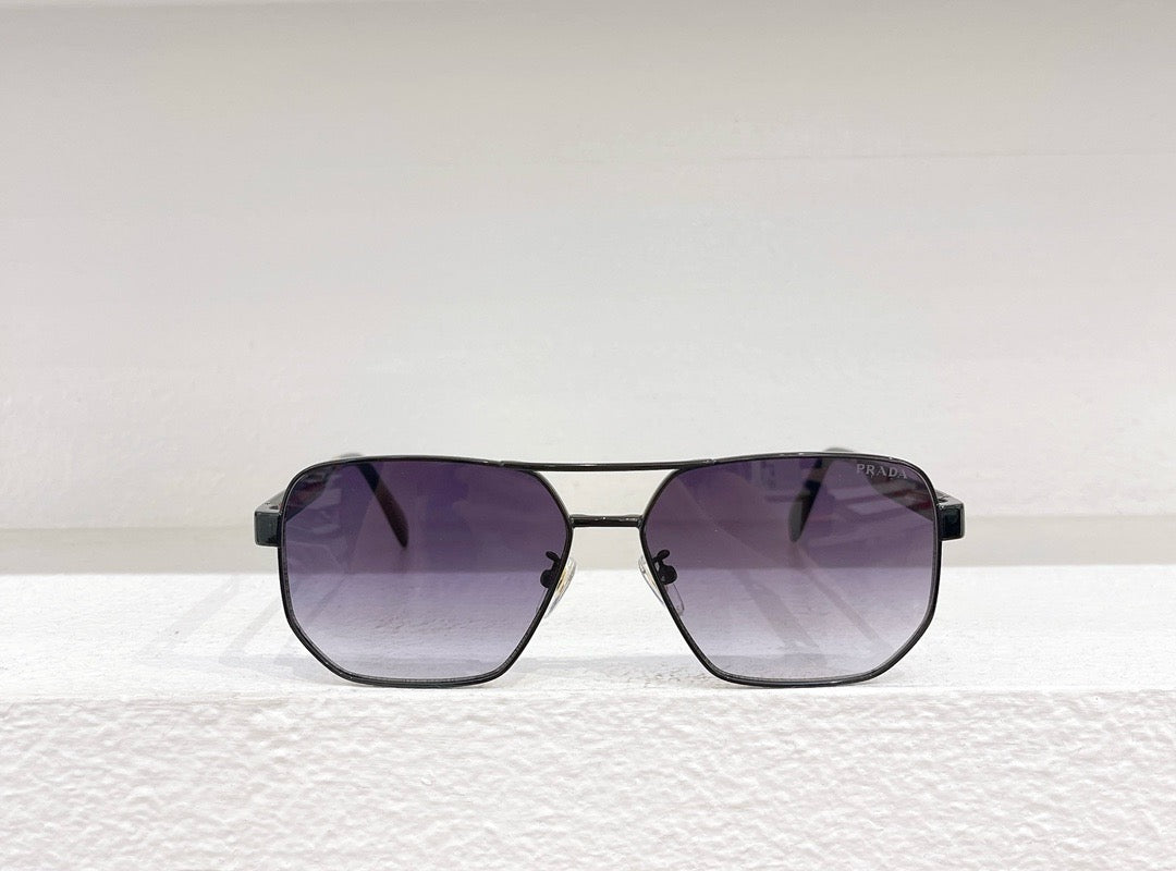 نظارة شمسية باللون الأسود والبني والأزرق