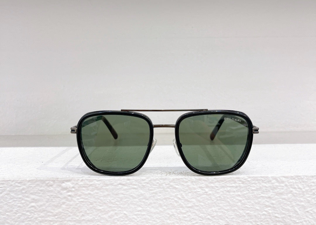 Rosa, braune und schwarze Sonnenbrille