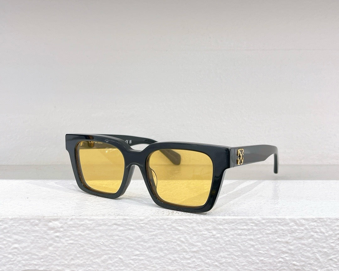Weiße, braune, blaue und schwarze Sonnenbrille