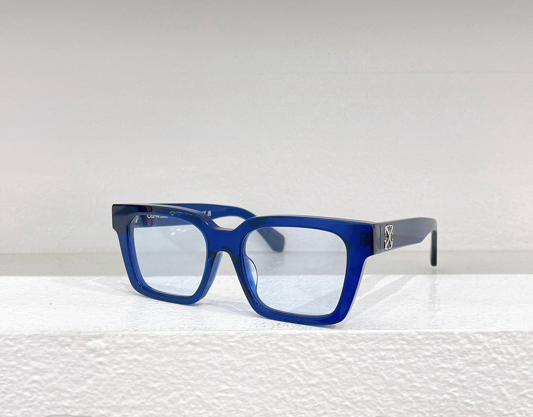 Weiße, braune, blaue und schwarze Sonnenbrille