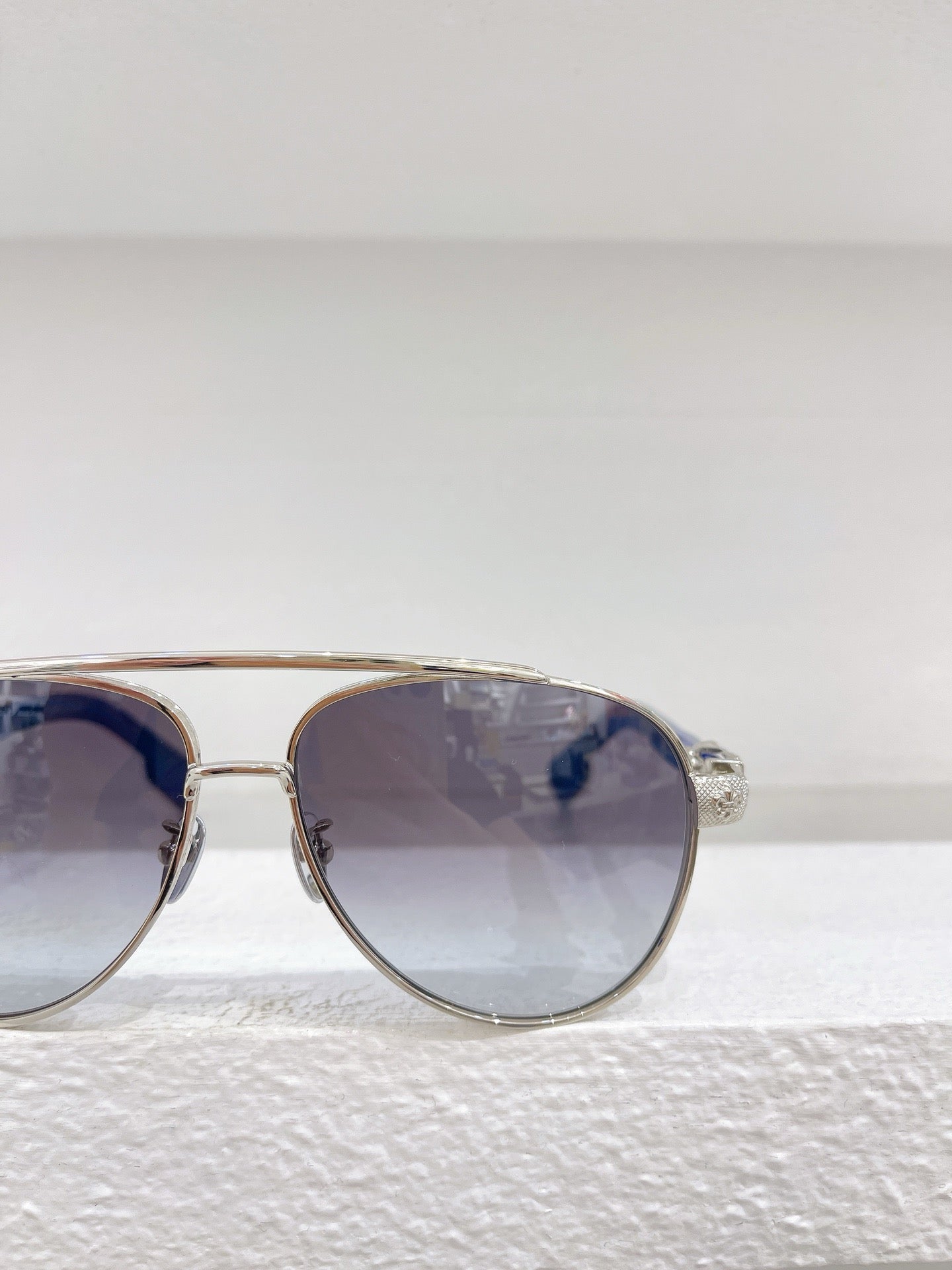 Schwarze, braune und blaue Sonnenbrille