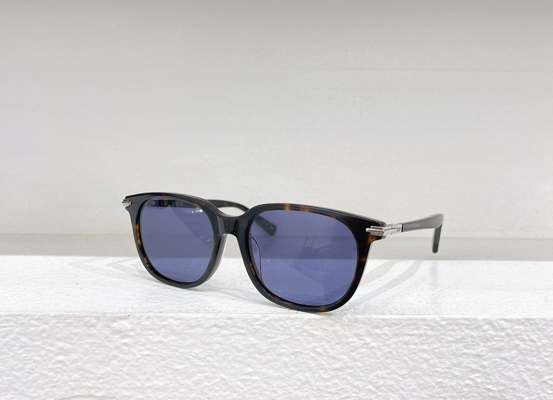 Schwarze, braune und weiße Sonnenbrille