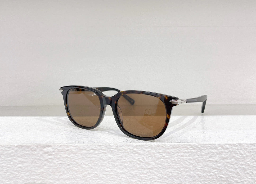 Schwarze, braune und weiße Sonnenbrille