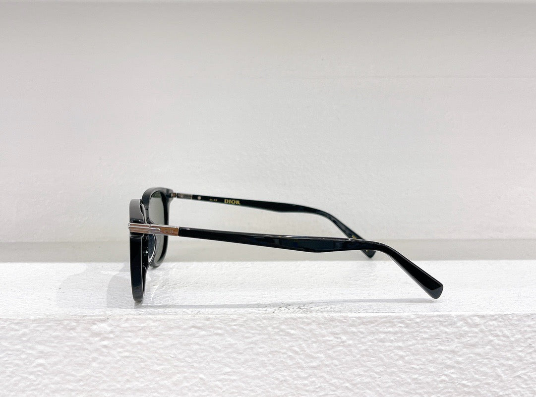 Schwarze, braune und weiße Sonnenbrille