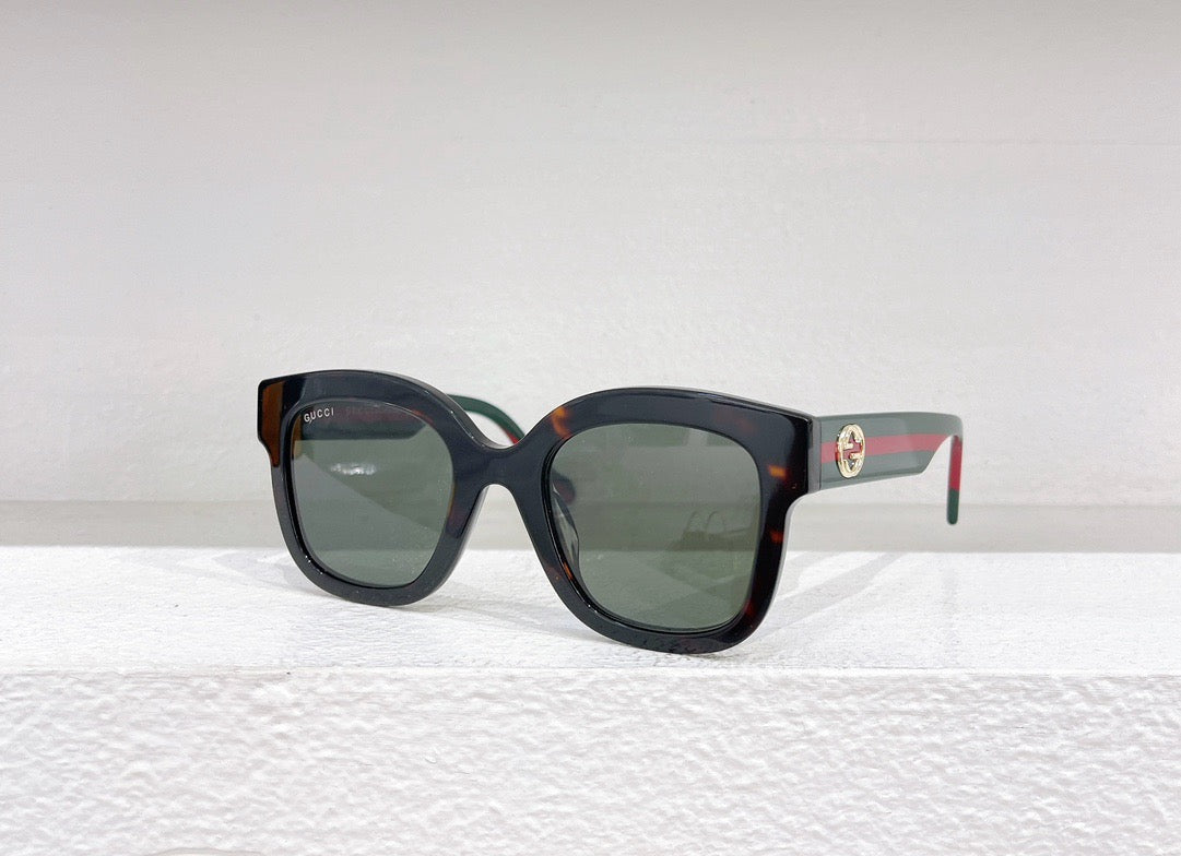 Schwarze, braune und blaue Sonnenbrille