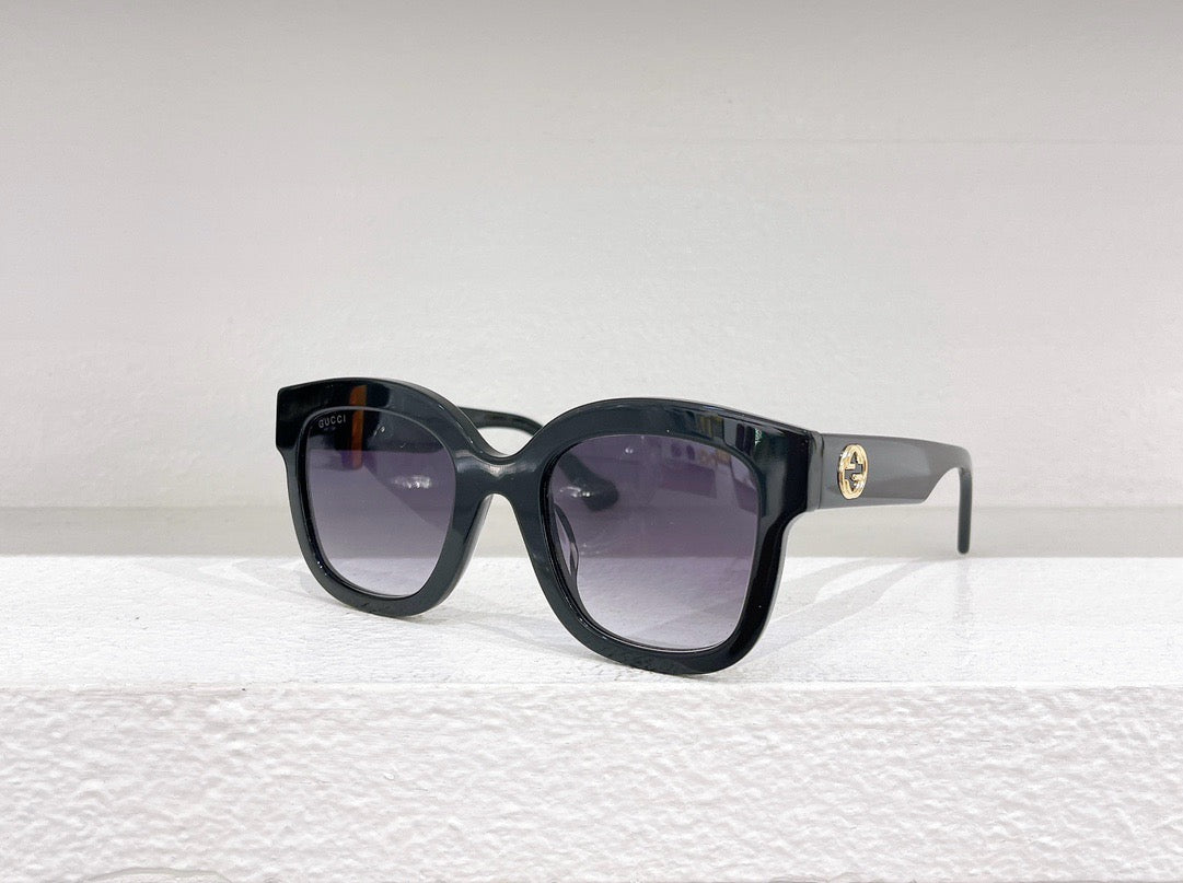 Schwarze, braune und blaue Sonnenbrille