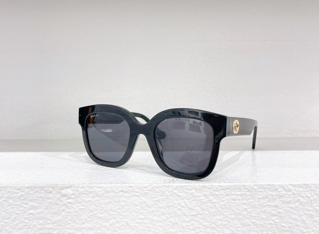Schwarze, braune und blaue Sonnenbrille