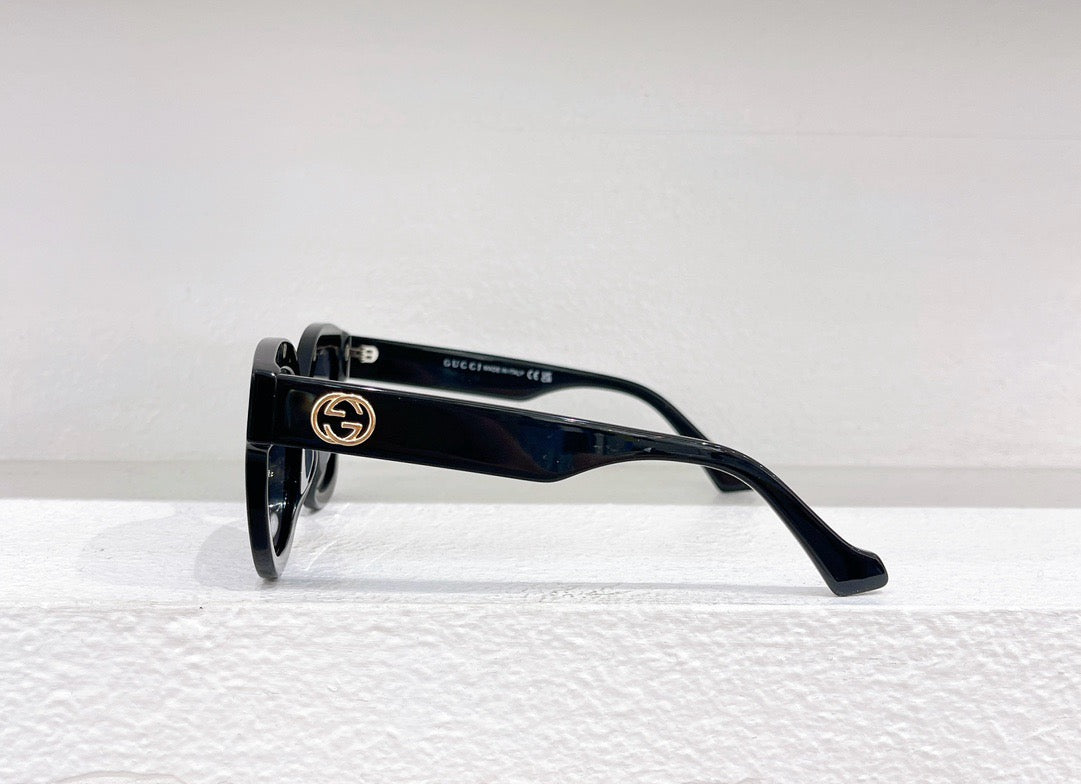 Schwarze, braune und blaue Sonnenbrille