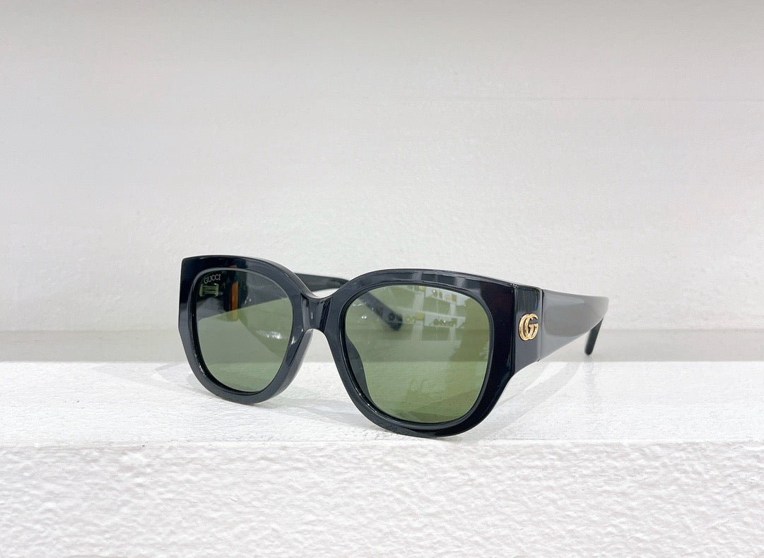 Schwarz-weiße Sonnenbrille
