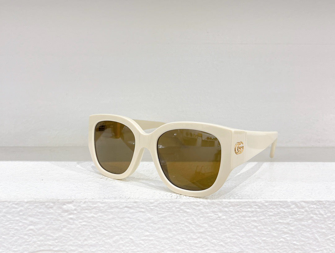 Schwarz-weiße Sonnenbrille