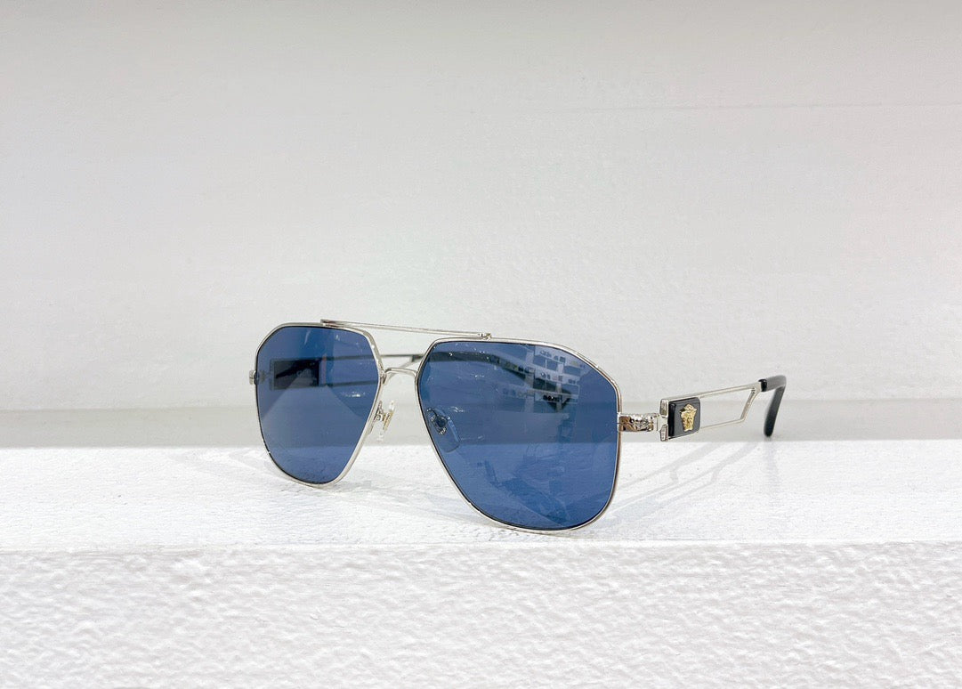 Schwarze, braune, blaue und gelbe Sonnenbrille