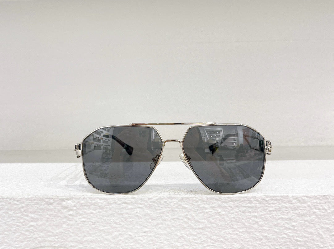 Schwarze, braune, blaue und gelbe Sonnenbrille