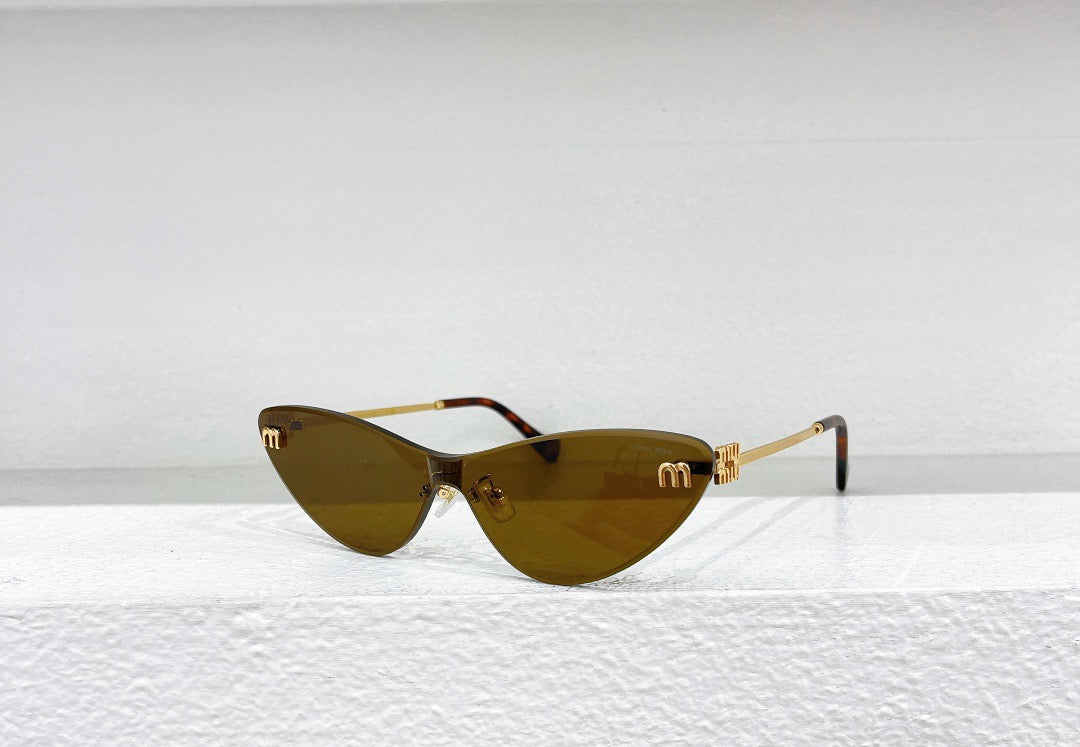 Braune, blaue und schwarze Sonnenbrille