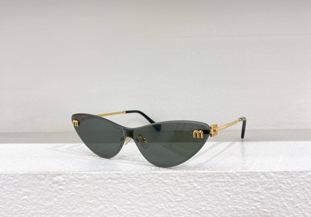 Braune, blaue und schwarze Sonnenbrille
