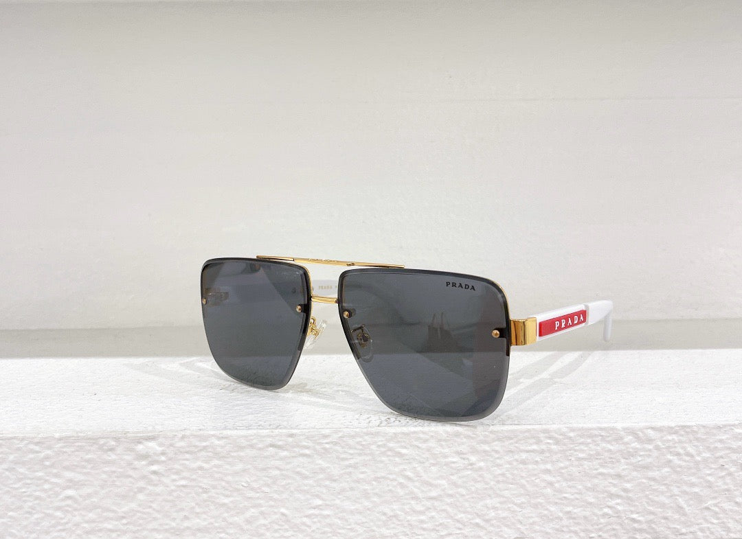 Schwarze, braune und blaue Sonnenbrille