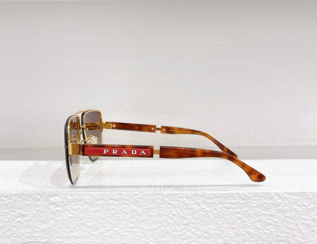 نظارة شمسية باللون الأسود والبني والأزرق