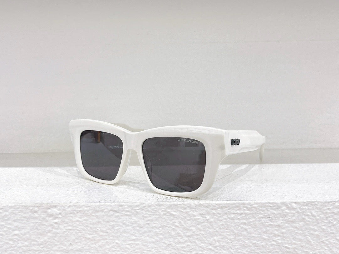 Schwarze, blaue, grüne und weiße Sonnenbrille